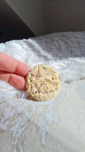 Boche ancienne en matière noble motif extrêmement fin style  asiatique