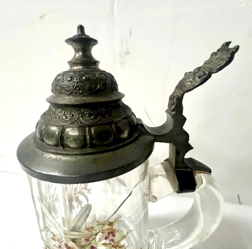 Bock couvert a bière en verre émaillé XX siècle