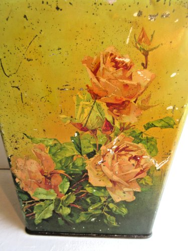 Boite 1900 de magasin en tôle lithographiée de roses sur fond vert, H= 30 cm