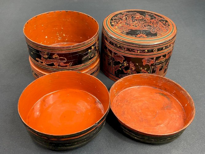 Boite à bétel compartimentée à décor laqué Birmanie Bouddhisme