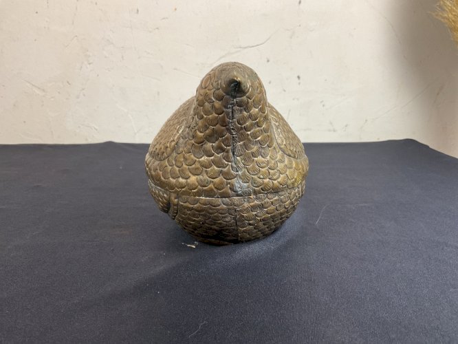 Boite à bétel khmer en métal repoussée , Cambodge XIXème