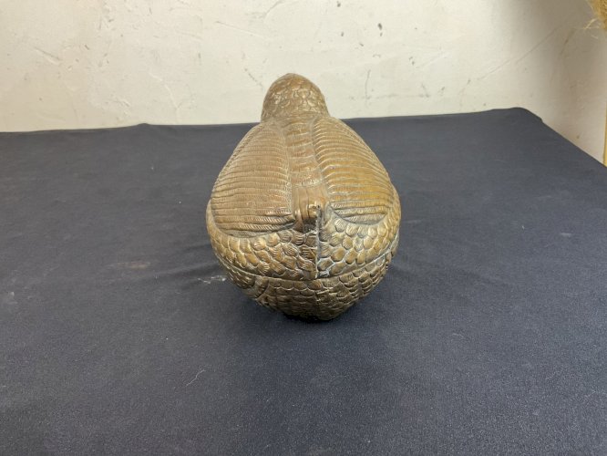 Boite à bétel khmer en métal repoussée , Cambodge XIXème