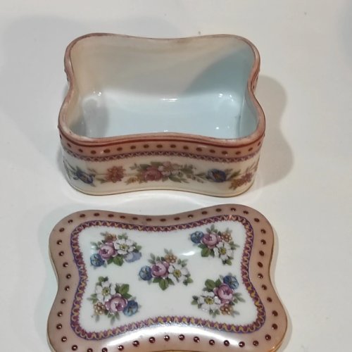 Boîte à bijoux ancienne en porcelaine de Limoges France Unique