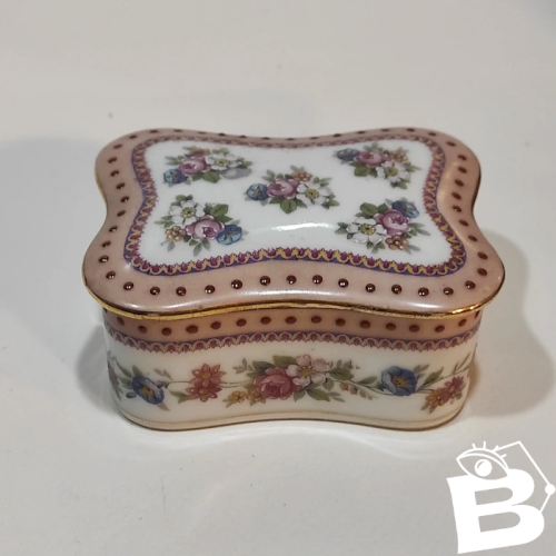 Boîte à bijoux ancienne en porcelaine de Limoges France Unique