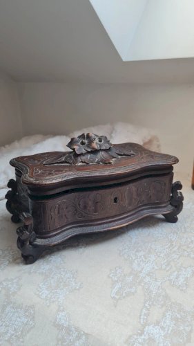 Boite à bijoux ancienne forêt noire 19 eme