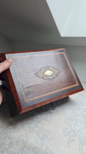 Boite a bijoux ancienne Napoléon III en bois et capitonnée