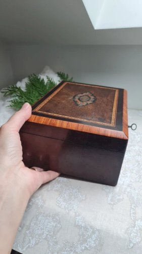 Boite a bijoux ancienne Napoléon III en bois et capitonnée