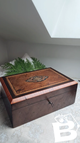 Boite a bijoux ancienne Napoléon III en bois et capitonnée