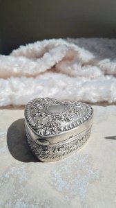 Silver heart-shaped jewelry box - 1900