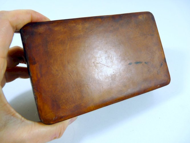 Boîte à bijoux en cuir marron bordure en or fin Made in Italy