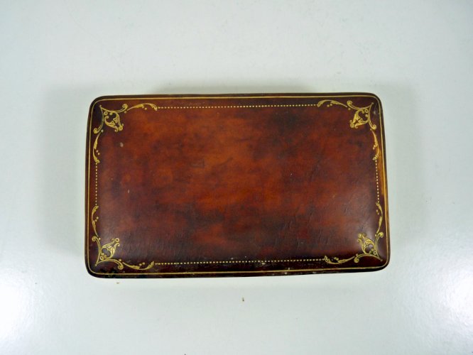 Boîte à bijoux en cuir marron bordure en or fin Made in Italy