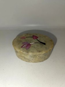 jewelry box made of hard stone with flower decoration in good condition
