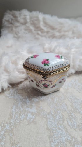 Boite a bijoux en porcelaine ou pilulier Del Prado