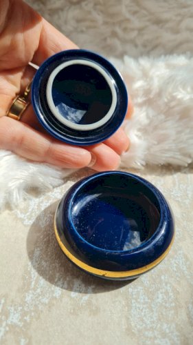 Boite a bijoux en porcelaine ou pilulier Limoges France