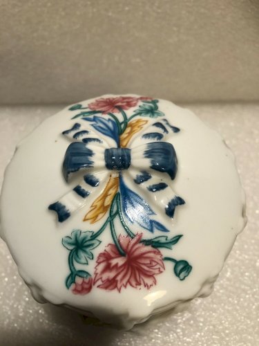 boite à bijoux en Porcelaine Palais de Versailles exclusive par Elizabeth Arden