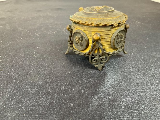 boite a bijoux Fin XVIII Debut XVIIII siècle . En Cuivre