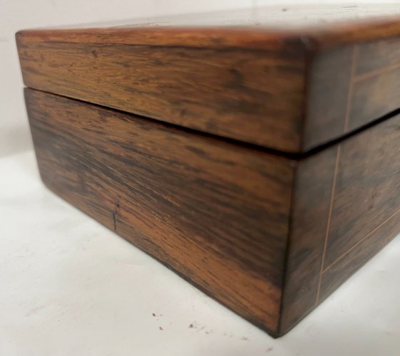 Boite a bijoux Napoléon III en acajou et marqueterie de bois clair XX siècle