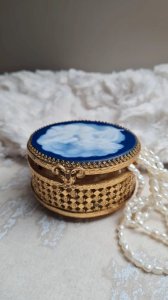 Jewelry box or Bonbonnière Tharaud Limoges two small cherubs