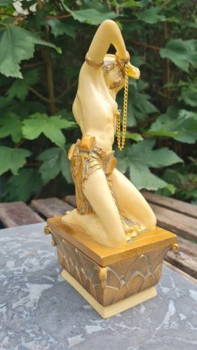 Boite à bijoux pearce 48 en résine Art déco