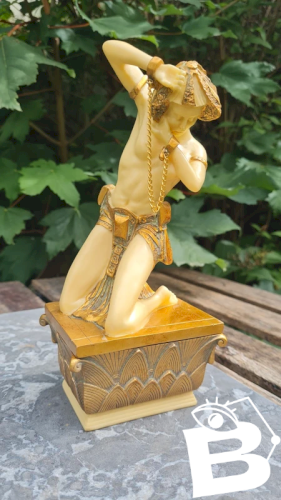 Boite à bijoux pearce 48 en résine Art déco