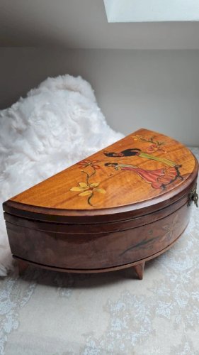 Boite à bijoux vintage espagnol demi lune