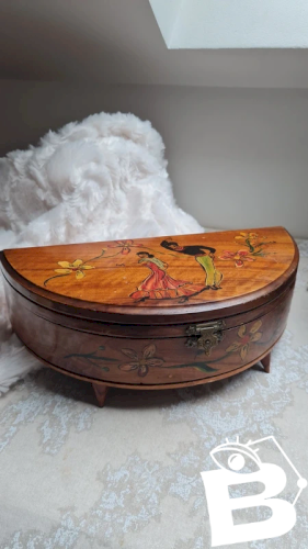 Boite à bijoux vintage espagnol demi lune