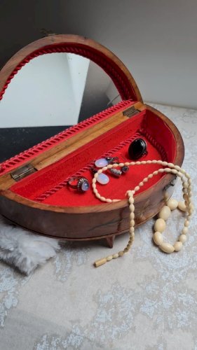 Boite à bijoux vintage espagnol demi lune