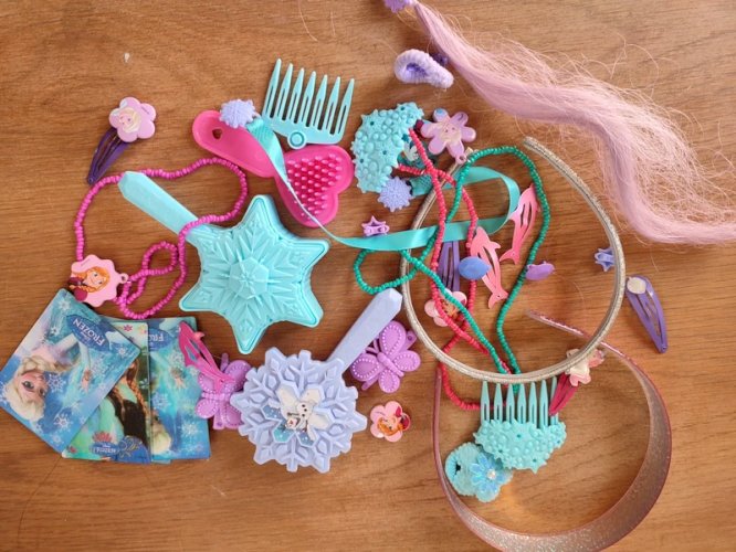 Boite à biscuit reine des neiges avec accessoires divers
