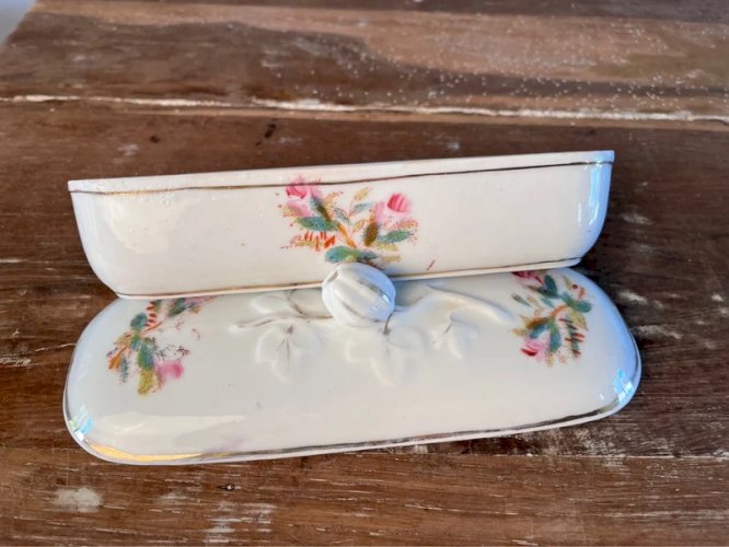 Boîte à brosses en porcelaine décor roses mousse