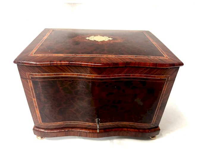 Boite a cigares en loupe de thuya et bois de rose XIX siècle