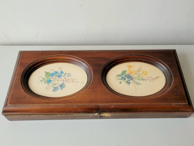 Boîte à clés en bois médaillons floraux