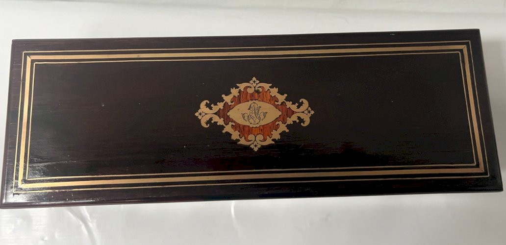 Boite A Gant En loupe de thuya Napoléon III Marqueterie Boulle XIX siècle
