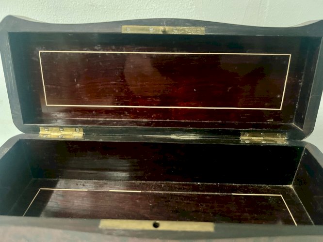 Boite A Gant En loupe de thuya Napoléon III Marqueterie Boulle . XIX siècle .