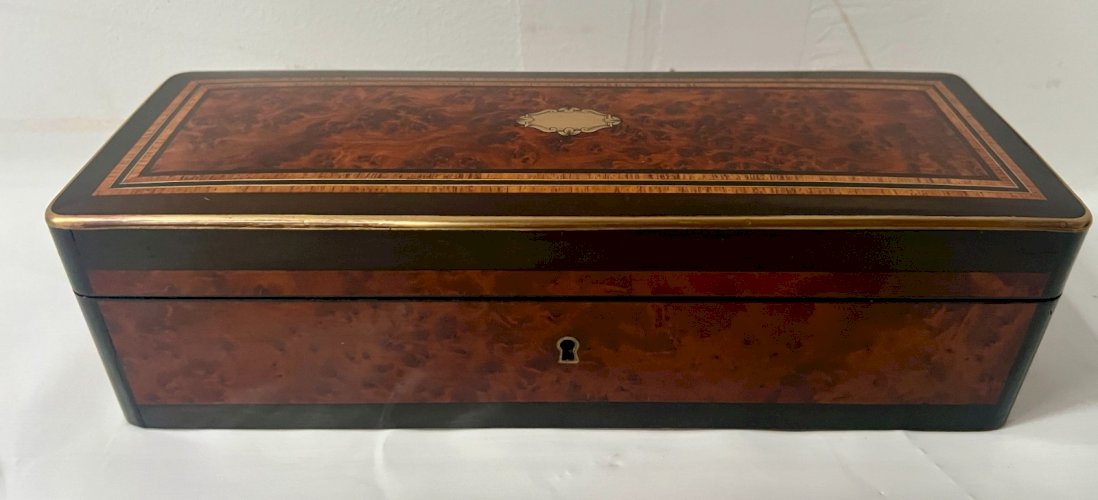 Boite A Gant En loupe de thuya Napoléon III Marqueterie Boulle XIX siècle
