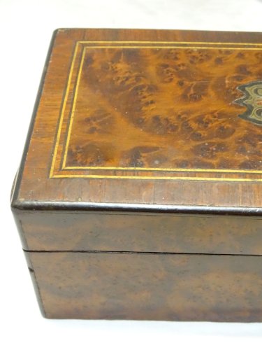 -BOITE A GANTS XIXe NAPOLEON III LOUPE DE THUYA & BOIS de ROSE CARTOUCHE     D
