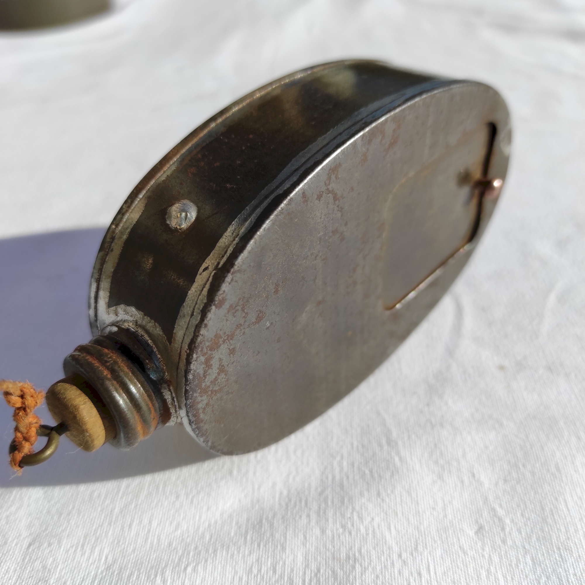 BOITE à INSECTES ancienne grillagée et avec ouverture coulissante