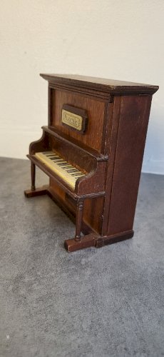 BOITE A MUSIQUE PIANO
