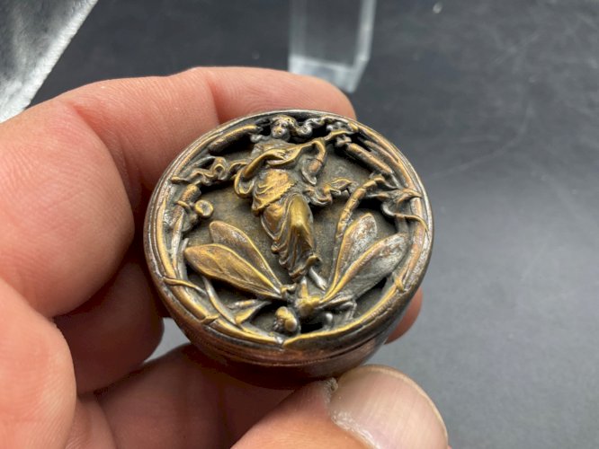Boîte à pilule Poudre  métal argent Art Nouveau Libellule.......