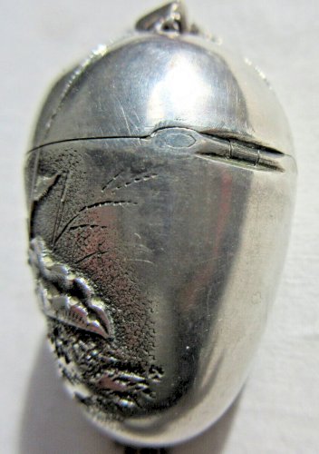 Boite à pilules en pendentif Argent massif Oeuf de Pâques: Lièvre et chou, 23 gr