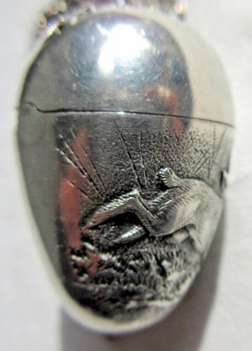Boite à pilules en pendentif Argent massif Oeuf de Pâques: Lièvre et chou, 23 gr
