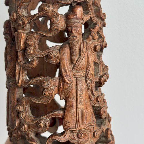 Boite à pinceaux Chine richement sculptée ornementée de personnages M3953