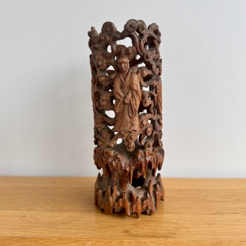 Boite à pinceaux Chine richement sculptée ornementée de personnages M3953