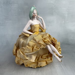 Boite à poudre ancienne cachottière demi figurine femme porcelaine ~ 1920 / 1930