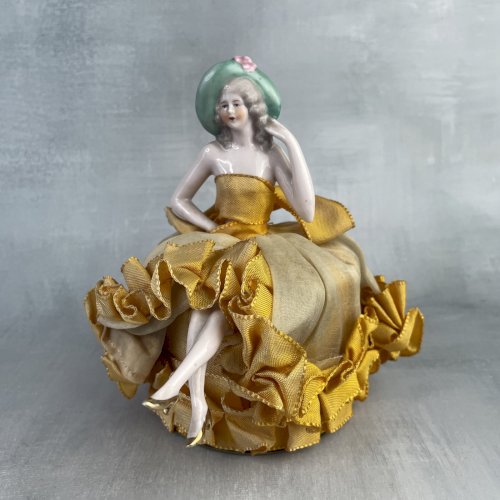 Boite à poudre ancienne cachottière demi figurine femme porcelaine ~ 1920 / 1930