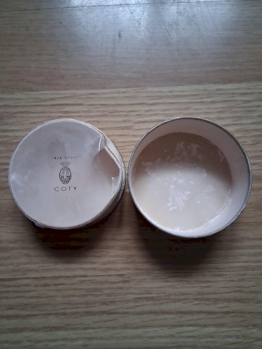 Boite a poudre rene coty air spun au parfum l'aimant n° 2051 d