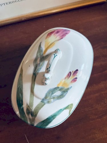 Boîte à savon « Iris » Longchamps 19ème