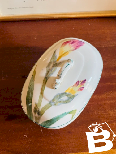 Boîte à savon « Iris » Longchamps 19ème
