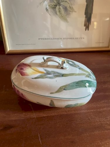 Boîte à savon « Iris » Longchamps 19ème