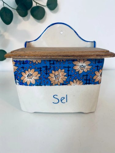Boîte à Sel Murale Art Déco – Faïence & Couvercle Bois