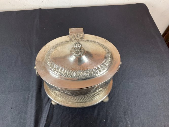 Boite à the marocain, boîte à biscuits.....métal argenté